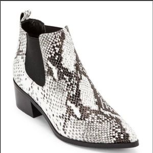 BLONDO Emilia Waterproof Chelsea Bootie Size 8.5M